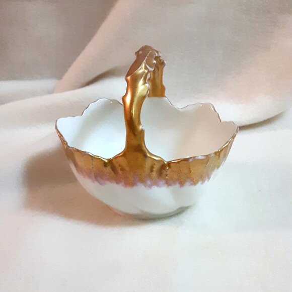 AK Klingenberg Limoges France porcelain nut/candy basket - gilt trim - Picture 1 of 4